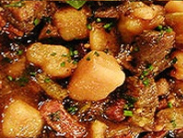 A lovely beef stew that will serve the whole household, tasty, healthy and delicious. Perfect for large families and cold nights. If you are a smaller family we suggest reducing the quantities of everything in proportion or freezing half for a future date when you are to busy to cook