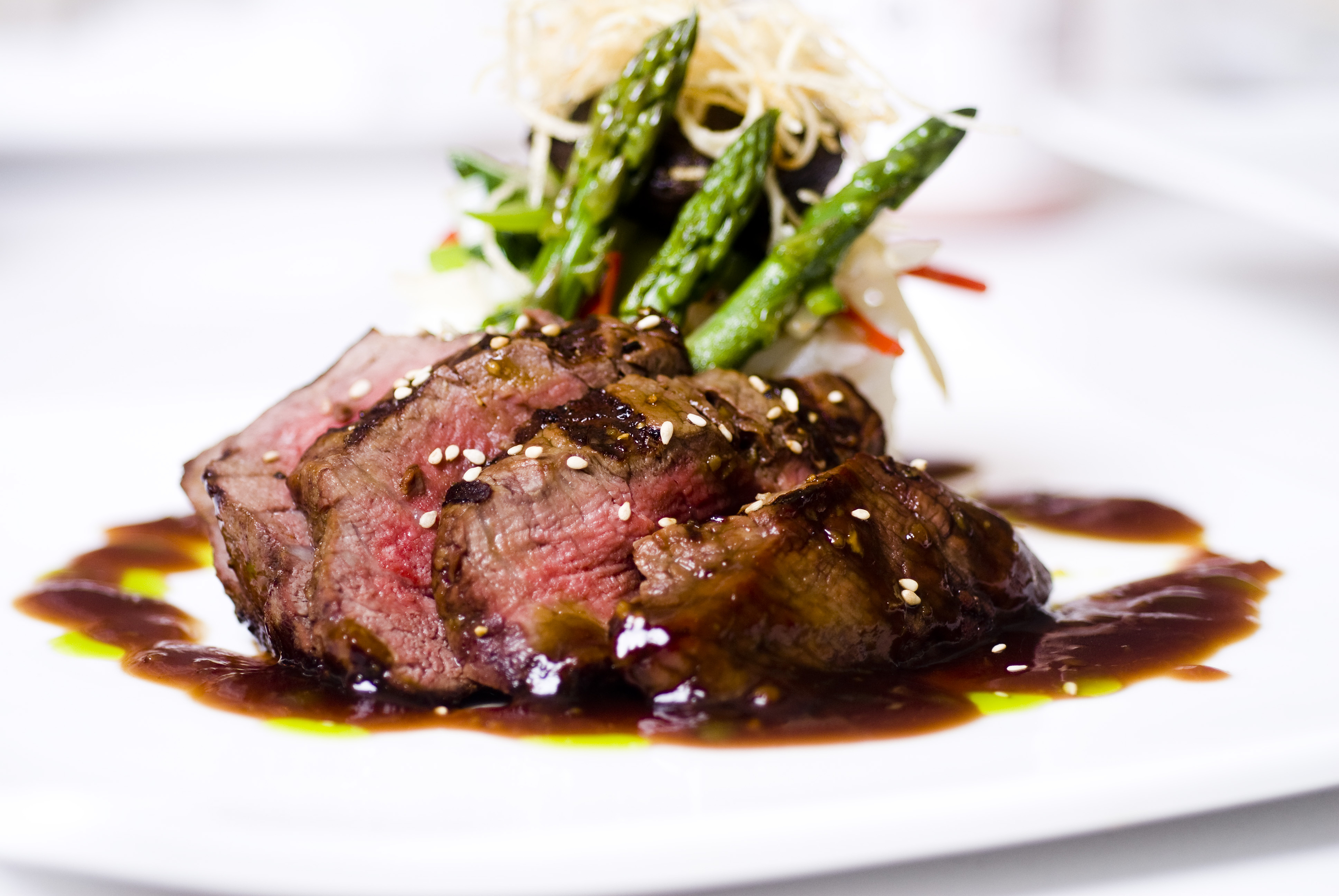 Filet-Mignon-and-Garlic-Asparagus