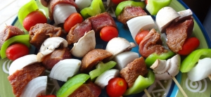 > Delicious home cooked kebabs can be one of the most delicious simple dishes you can prepare for your family, freinds or yourself. The recipe listed here will give you enough for four